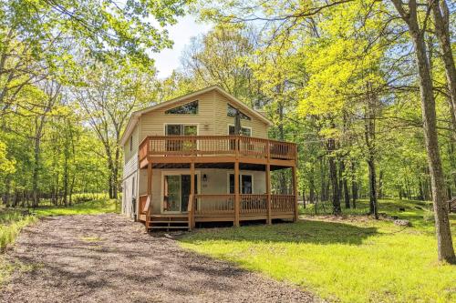 The Bear Foot Lodge by AvantStay Game Room Deck BeachLake Access