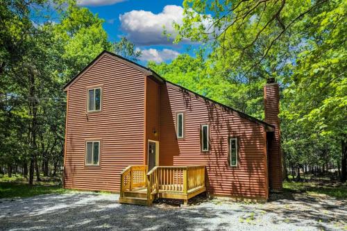 The Tranquil Trails by AvantStay Lake Access Deck Fireplace