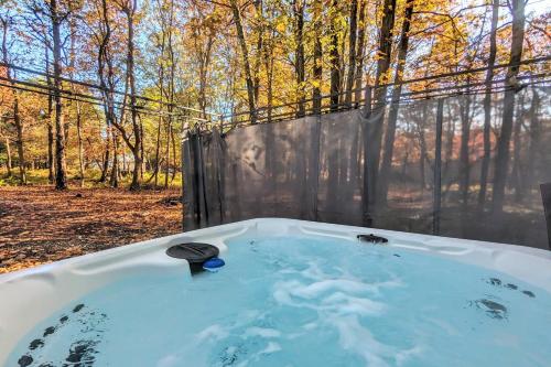 The Fox Chalet AvantStay Private Hot Tub Deck in Albrightsville, USA