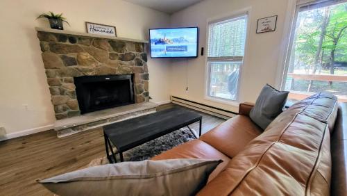 The Fox Chalet AvantStay Private Hot Tub Deck in Albrightsville, USA
