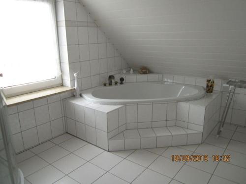 設施, Also a modern retreat in 魯貝爾/米利茨