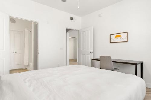 CozySuites Glendale by the stadium with pool 17 detail