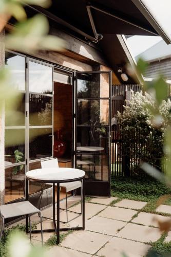 Facilities, Poets corner cottage in Surf Beach