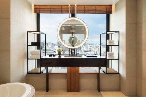 Euphoria Deluxe King Room with City View