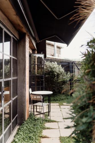 Facilities, Poets corner cottage in Surf Beach