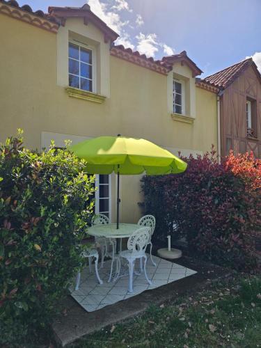 Charmante Maison Duplex en résidence avec piscine à Monflanquin