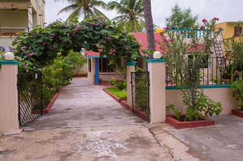 BRUNDHA HOMESTAY Villa with Garden