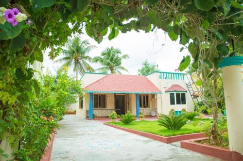 BRUNDHA HOMESTAY Villa with Garden