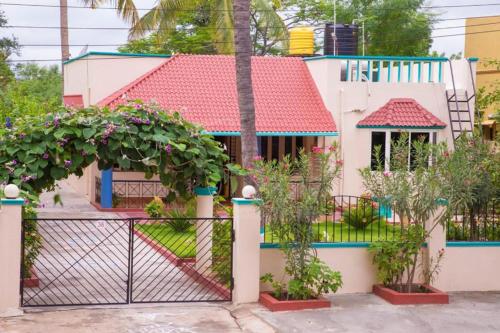 BRUNDHA HOMESTAY Villa with Garden