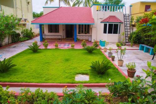 BRUNDHA HOMESTAY Villa with Garden