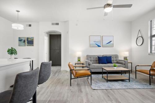 CozySuites Glendale by the stadium with pool 12 detail