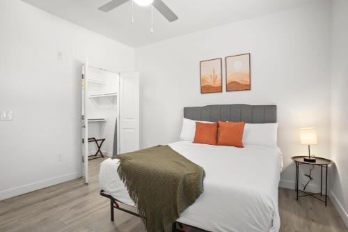 CozySuites Glendale by the stadium with pool 12 detail