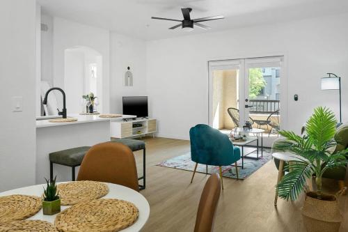 TWO CozySuites Glendale by the stadium with pool 4 & 18 detail
