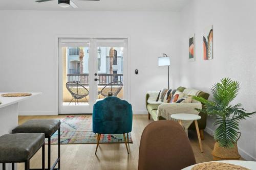TWO CozySuites Glendale by the stadium with pool 4 & 18 detail