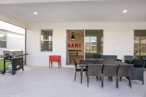 Sonoma Resort 7 Bedroom Vacation Home with Pool 1849 - image 5