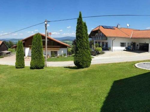 Beautiful apartment in the Bavarian Forest with balcony and whirlpool tub