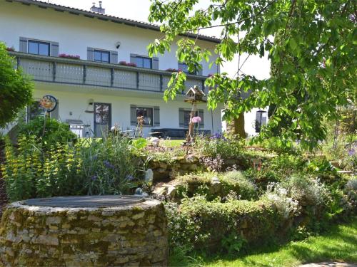 Beautiful apartment in the Bavarian Forest with balcony and whirlpool tub