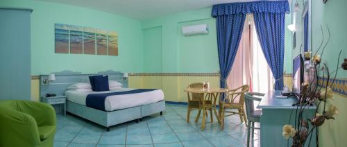 Double or Twin Room with Sea View image 10