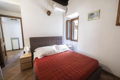 Campo de Fiori Large Family Apartment, Rome (photo 2)