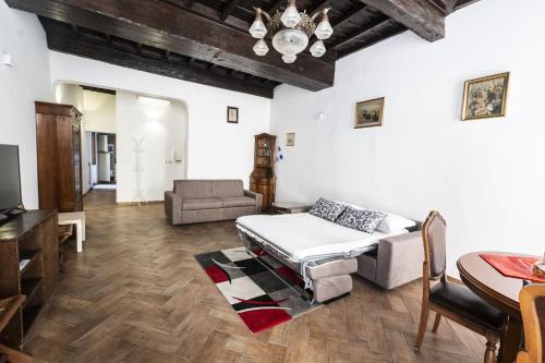 Campo de Fiori Large Family Apartment - main image