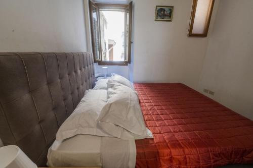 Campo de Fiori Large Family Apartment, Rome (photo 8)