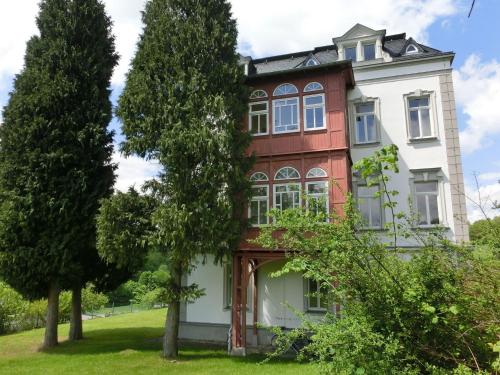 Alluring Villa in Grunhainichen Borstendorf with Garden - Accommodation - Leubsdorf