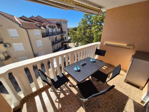 One-Bedroom Apartment image 2