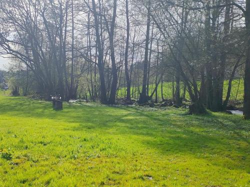 Wind in den Weiden, Übernachten am Bachlauf