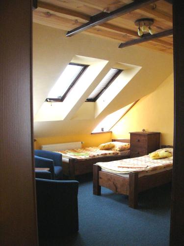 3 twin beds