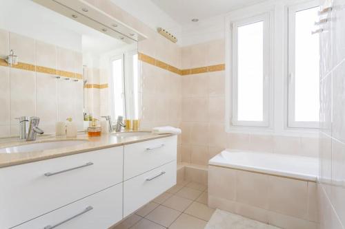 Elégant 4-room apartment near Arc de Triomphe and Palais des Congrès, París (foto 7)