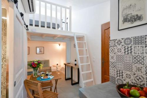 LE PETIT BATEAU - NEW cosy/charming studio/mezzanine for 3 - AC/WIFI - Location saisonnière - Antibes