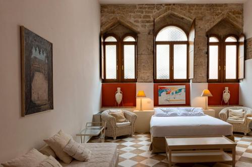 1 king bed, 2 twin beds