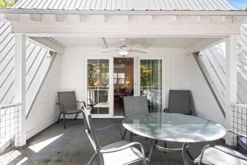 Tabbystone Cottage - 4323 Fourteenth Street