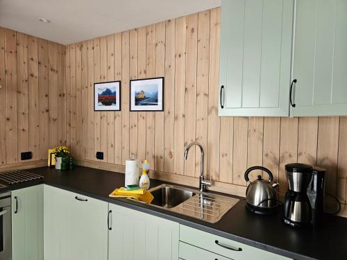 Lofoten Finnhavn Øvre - Panoramic view in Sorvagen