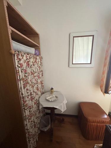 Single Room with Shared Bathroom