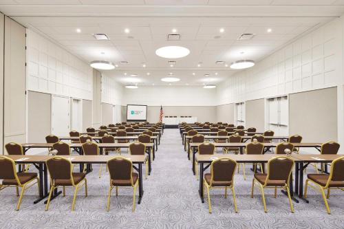 Embassy Suites Alexandria - Old Town - image 11