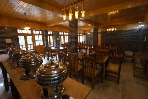 Ēdiens un dzērieni, Tirthan village resort in Gushaini