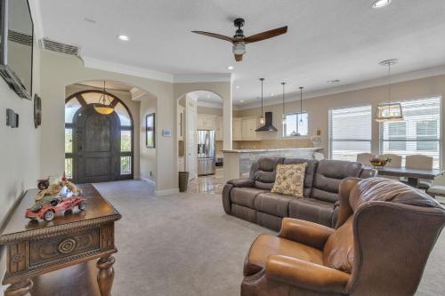 Charming 2 Story Retreat home in Dickinson, USA