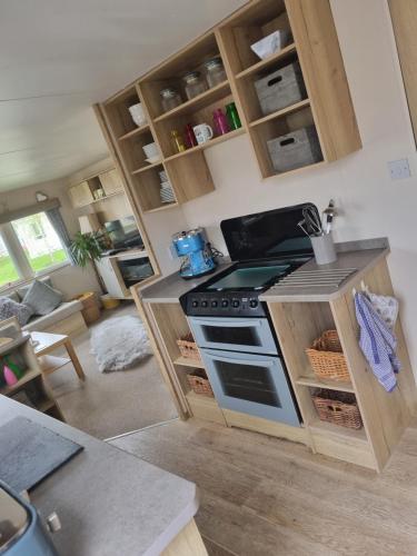 Luxury caravan and Tattershall lakes with private hot tub and WiFi