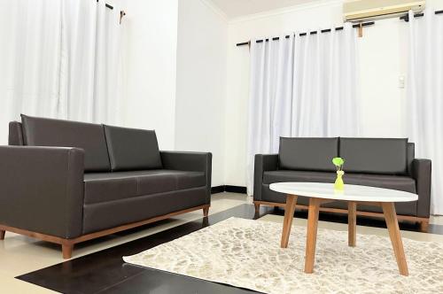 Wakanda Elegant Apartment with Wi-Fi by Monalisa