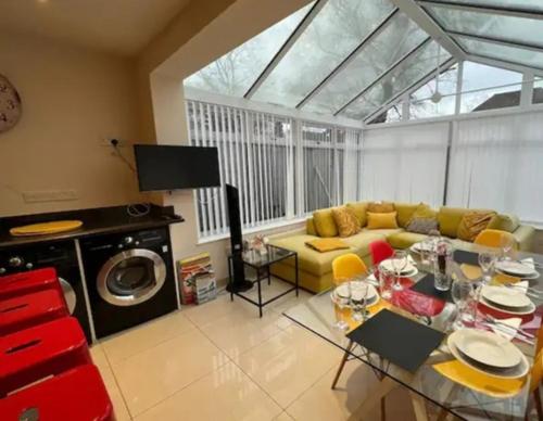 Spacious 4 bedroom house. gîte à louer Reading Moathouse