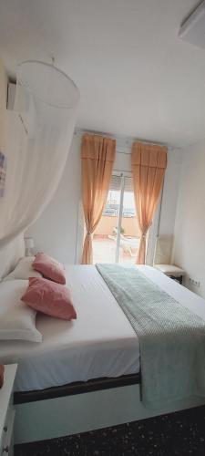 Cozy and sunny penthouse Fira BCN - Apartment - Hospitalet de Llobregat