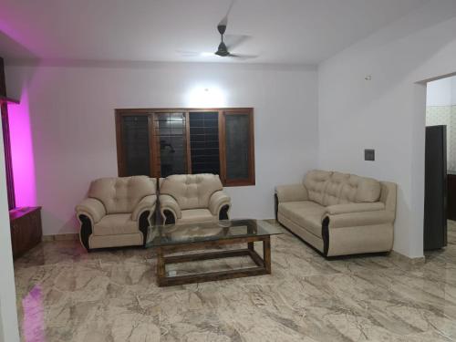 Dhruva Service Apartment near Innovative Film City