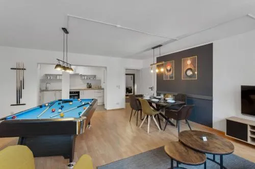 Charysma - Billard-Loft, Fußgängerzone, Schlafzimmer mit Smart-TV, Parkplatz in Hameln, Deutschland
