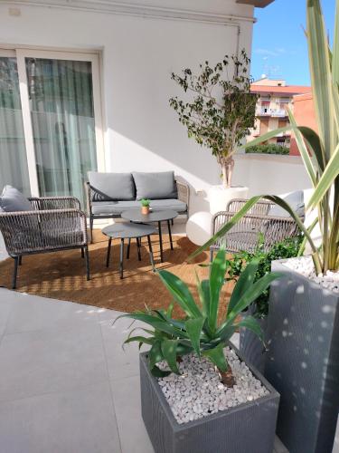 Deluxe Double Room with Balcony image 1