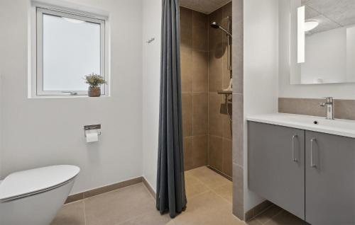 Bathroom, 5 Bedroom Beautiful Home In Rømø in Romo Kirkeby