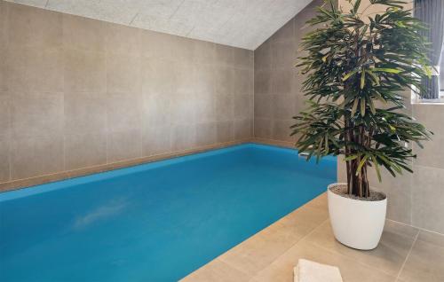 Swimming pool, 5 Bedroom Beautiful Home In Rømø in Romo Kirkeby