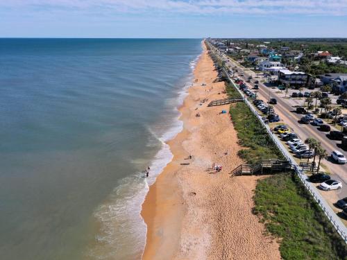 Sea Dancer 210, 2BR, Beach Front, Pool, Wi-Fi, Sleeps 6