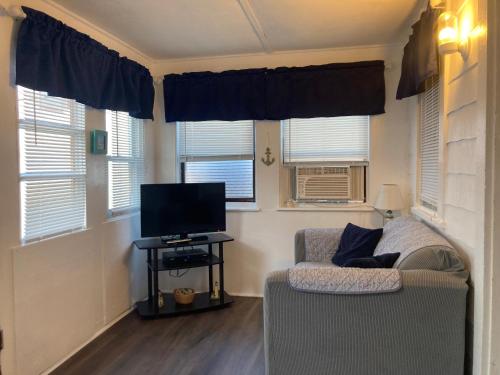 BEACH COTTAGE 2nd HOUSE FROM BEACH in Seaside Heights, USA