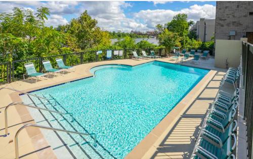 NEW LISTING GORGEOUS Downtown Nashville on the River Walk to ALL #2 in Nashville, USA
